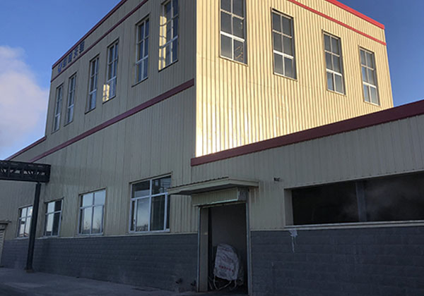 三效蒸發(fā)器現(xiàn)場(chǎng) 三效蒸發(fā)器現(xiàn)場(chǎng)