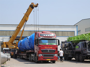 國(guó)外雙效MVR蒸發(fā)器安裝現(xiàn)場(chǎng)